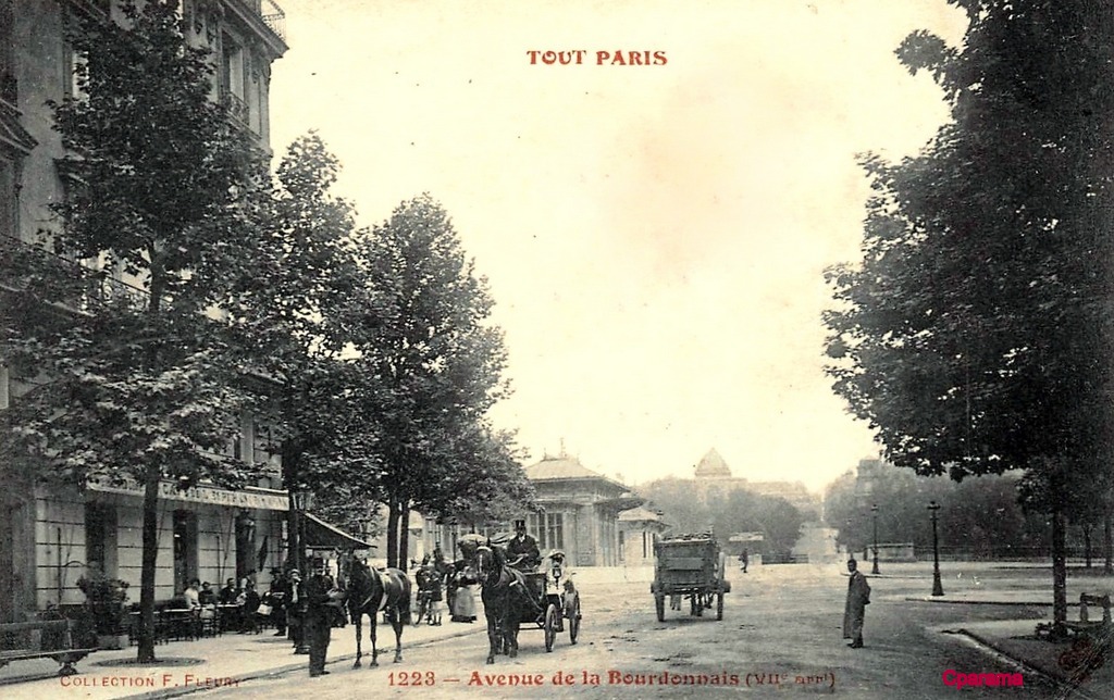 Les parents de Marcel, M. et Mme Seng, habitent Avenue de la Bourdonnais, face au Champs de Mars